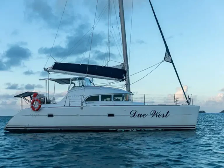 Due West anchored near Airlie Beach